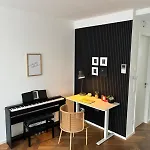 Own Terrace - Own Frontdoor - 2 65qm Apartment Dusseldorf