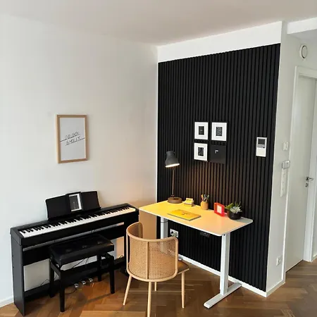 Own Terrace - Own Frontdoor - 2 65qm Apartment Dusseldorf